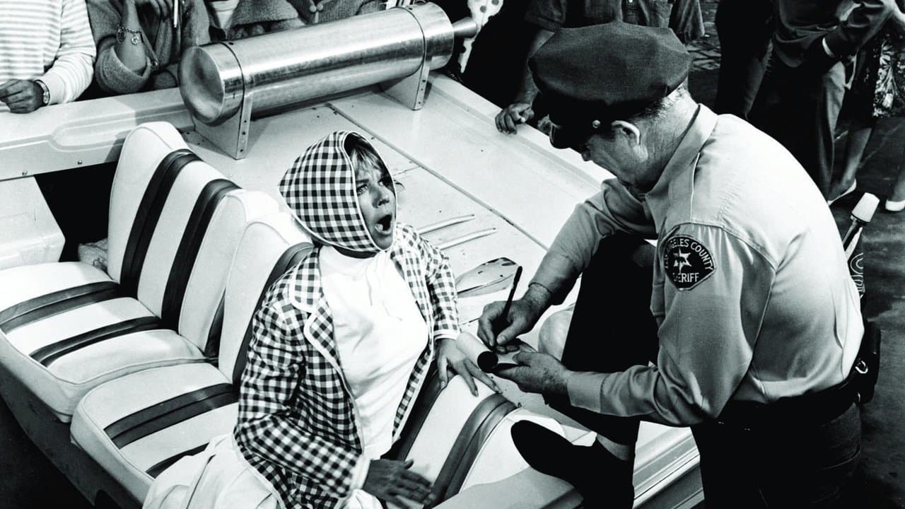 La blonde défie le FBI backdrop