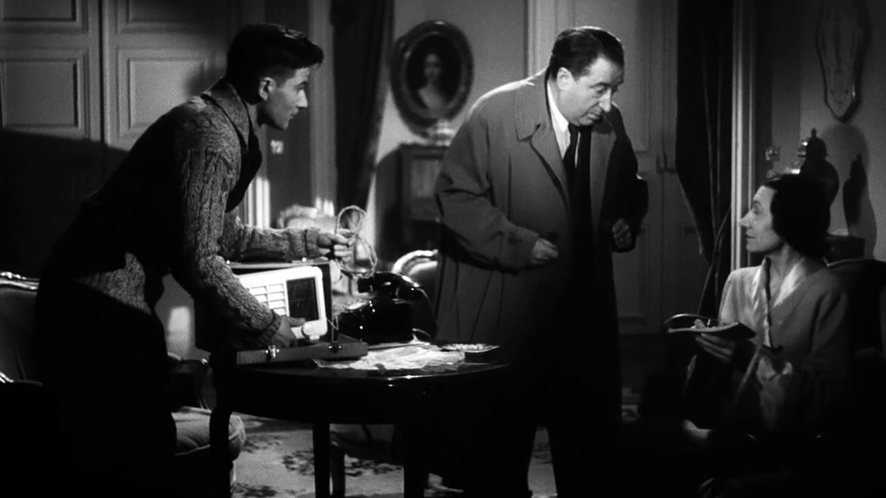 Le Dernier Sou backdrop