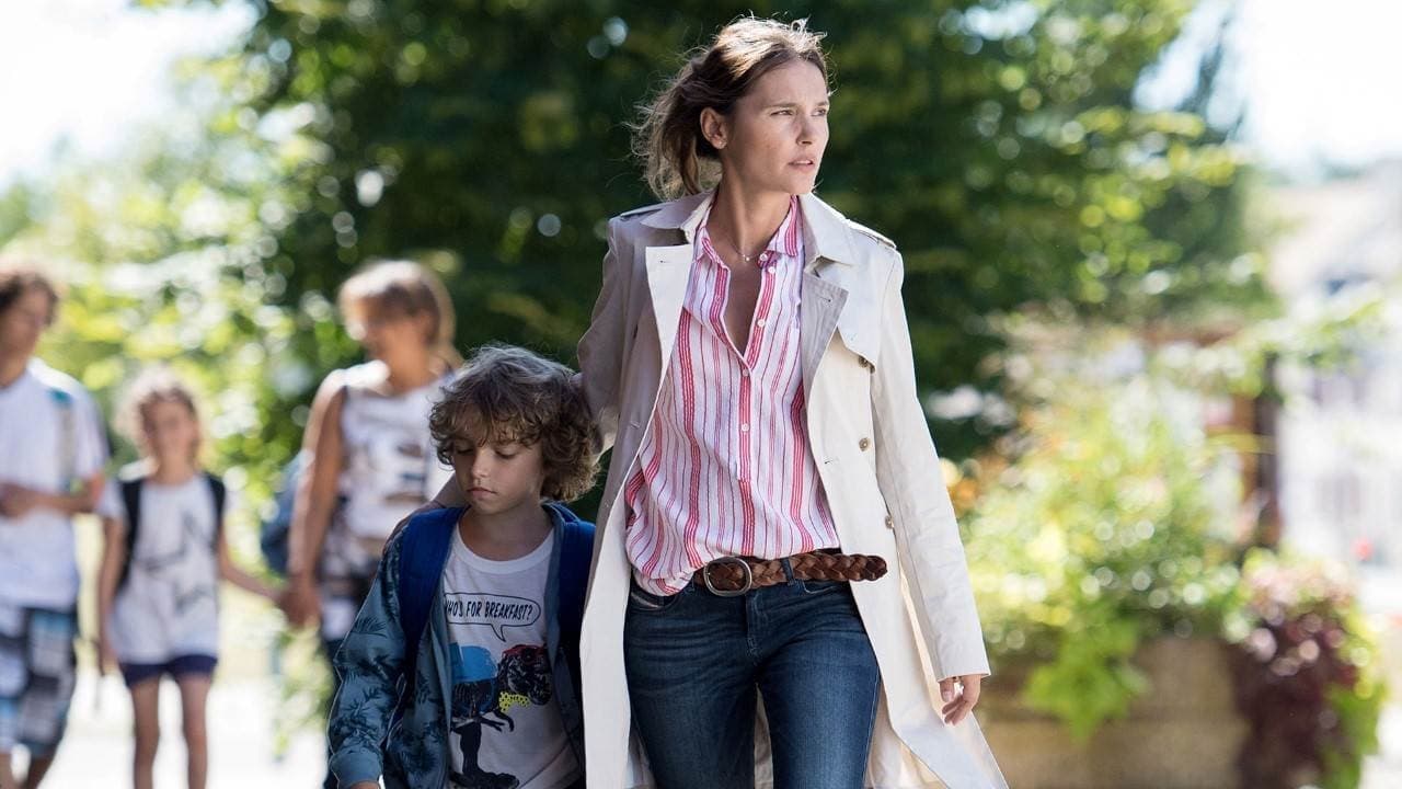 Juste un regard backdrop