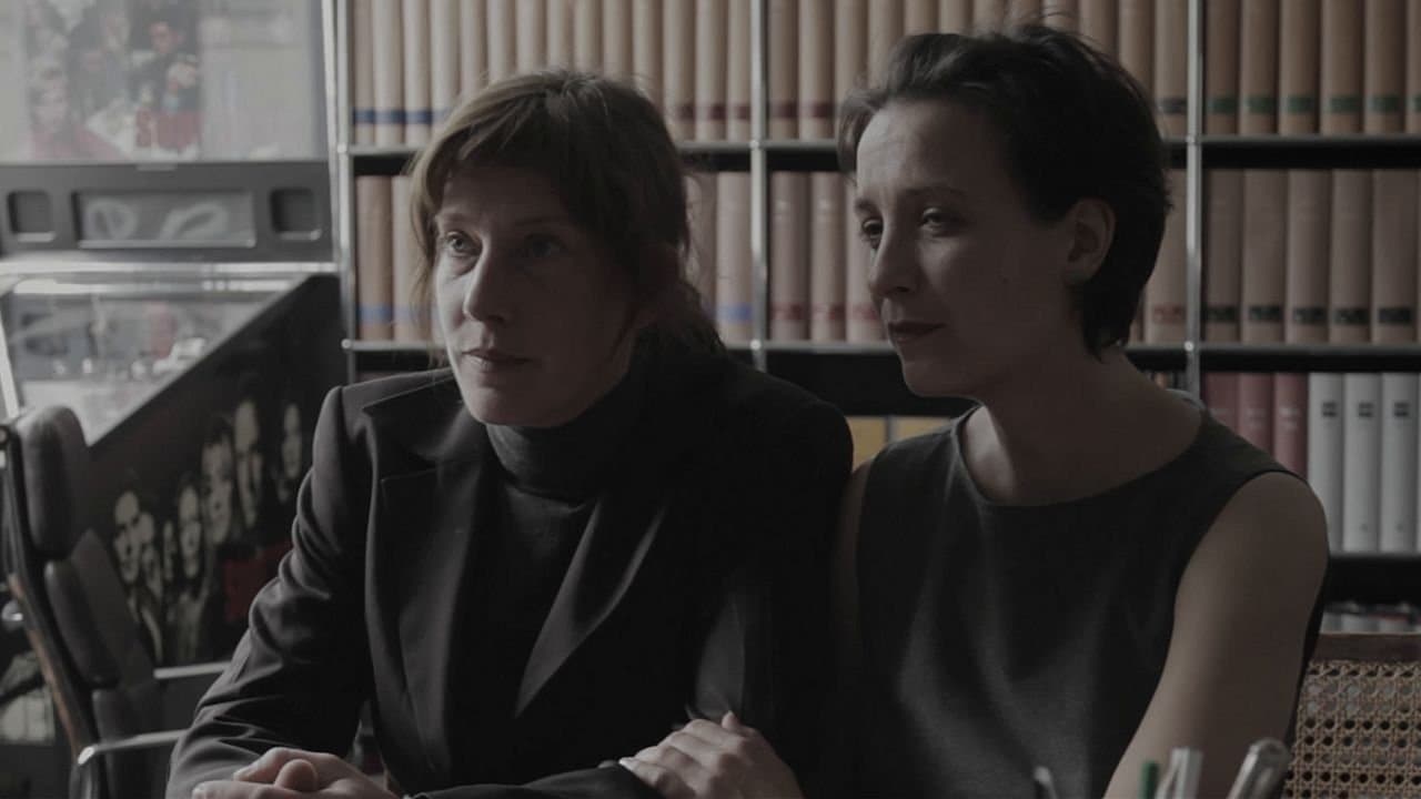 Deux mères backdrop