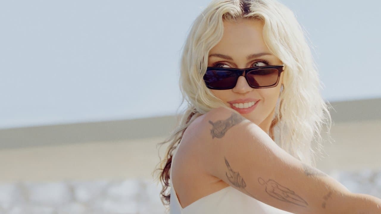 Miley Cyrus - Endless Summer Vacation (Backyard Sessions) backdrop