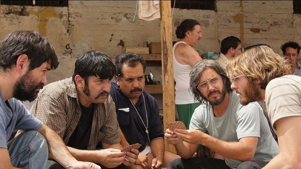 Les évadés de Santiago backdrop