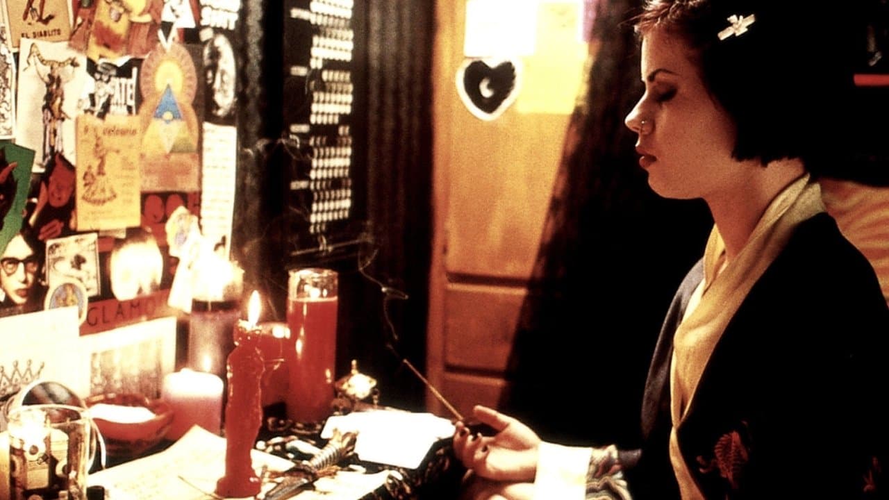 Dangereuse Alliance backdrop