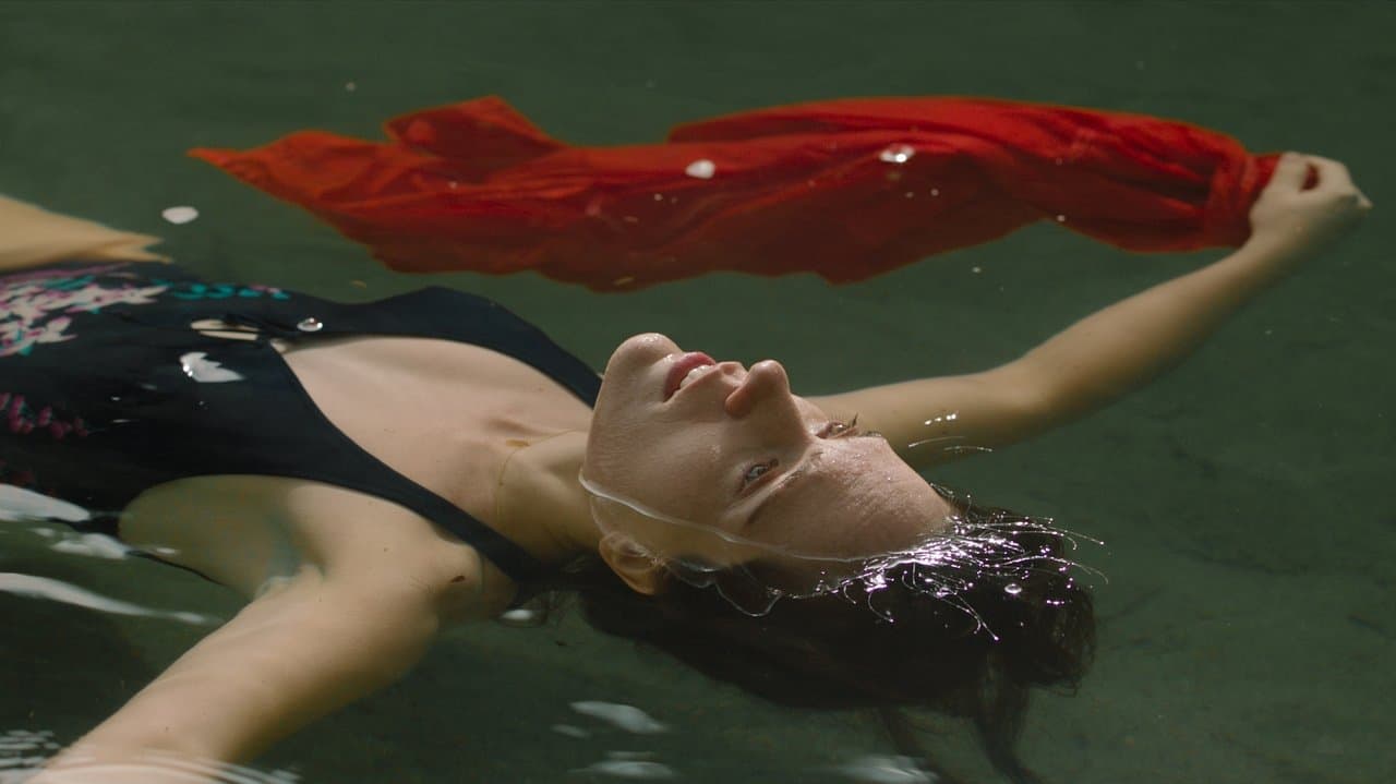 Eva en août backdrop