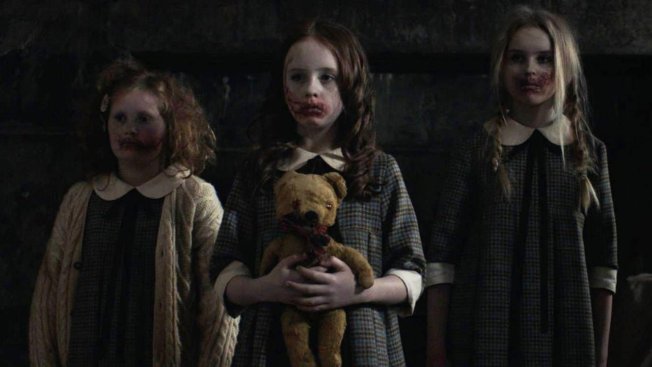 Les mauvais esprits backdrop