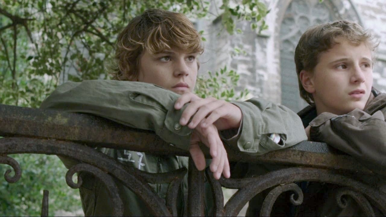 Au nom du fils backdrop