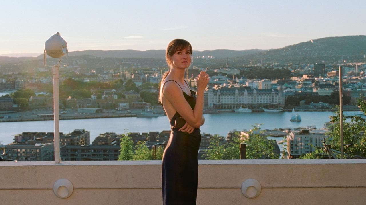 Julie (en 12 chapitres) backdrop