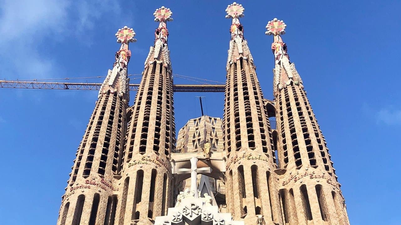 Sagrada Família, le défi de Gaudí backdrop
