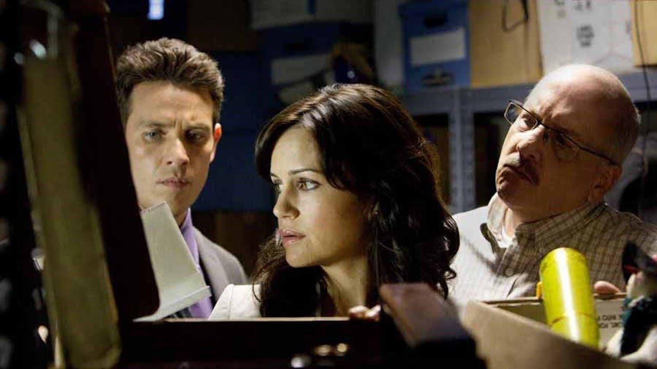 Sous surveillance backdrop