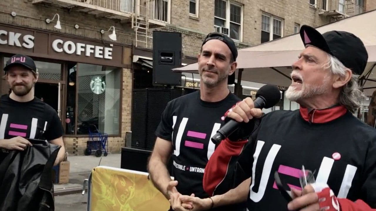 Révolution SIDA backdrop