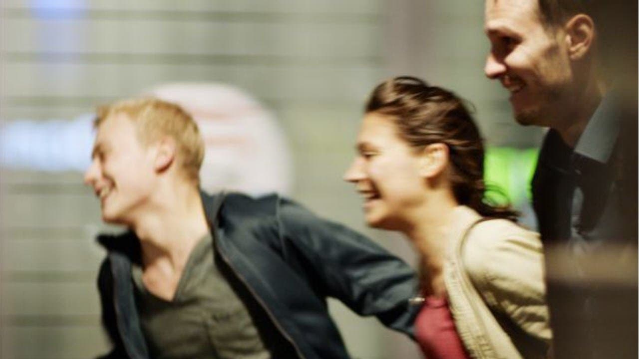 Un amour clandestin backdrop