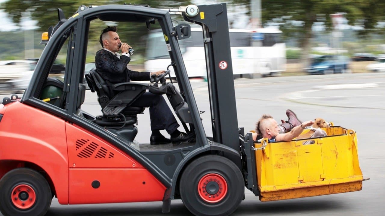 Le Grand Soir backdrop