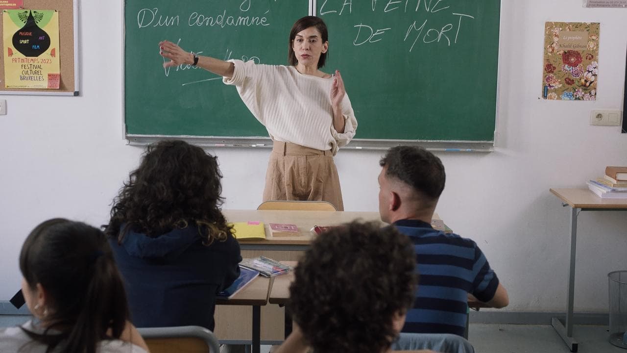 Amal: Un esprit libre backdrop