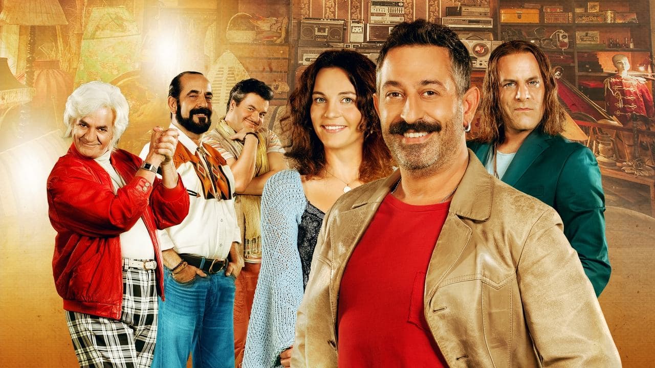 Pek Yakında backdrop