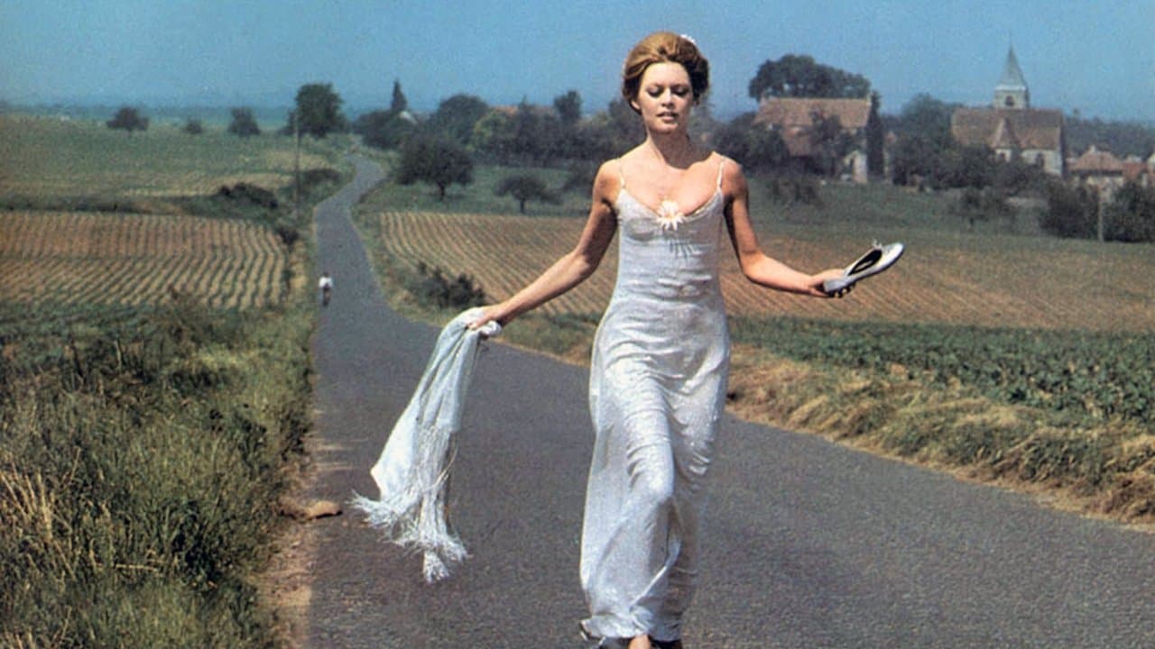 L'Ours et la Poupée backdrop