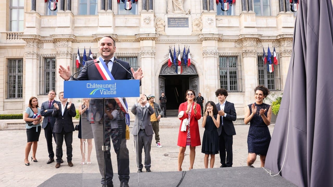 À mon tour backdrop