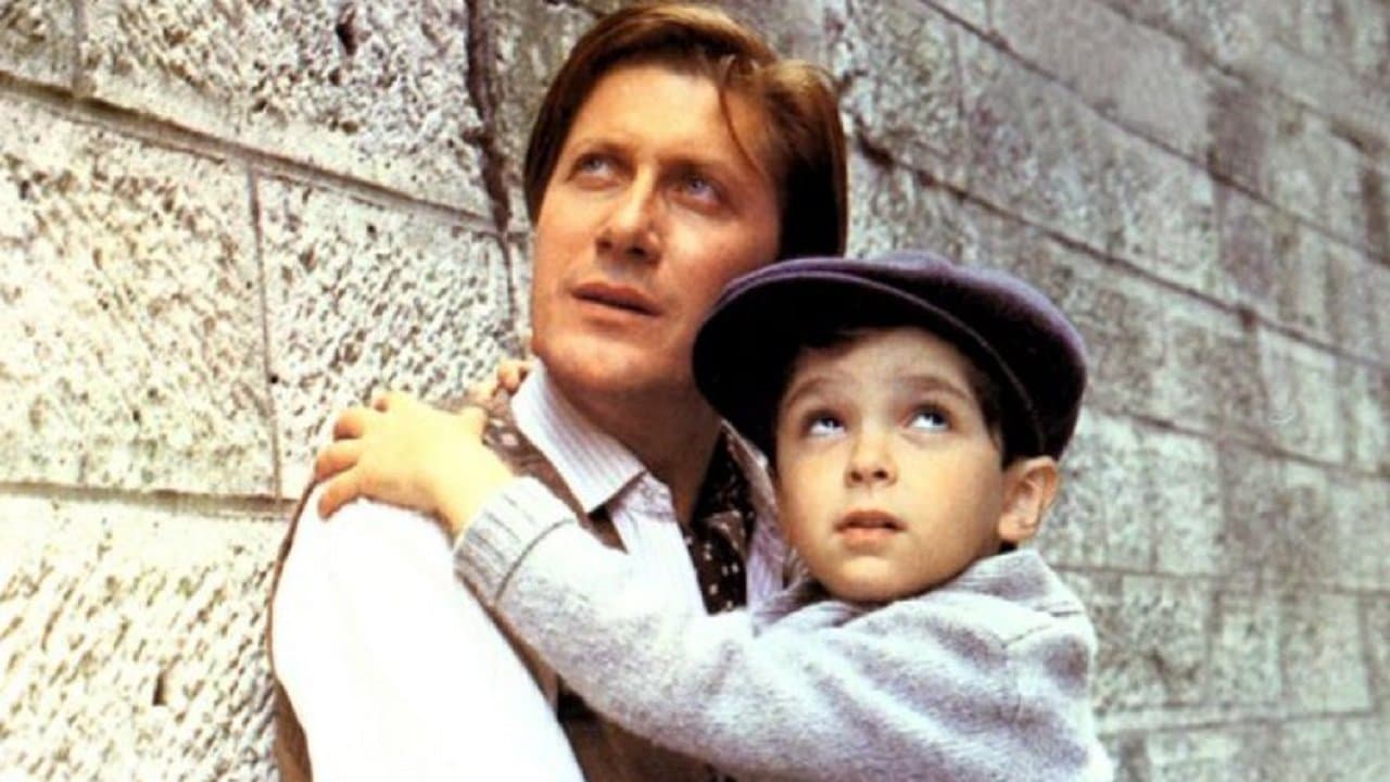 L'Ombre rouge backdrop