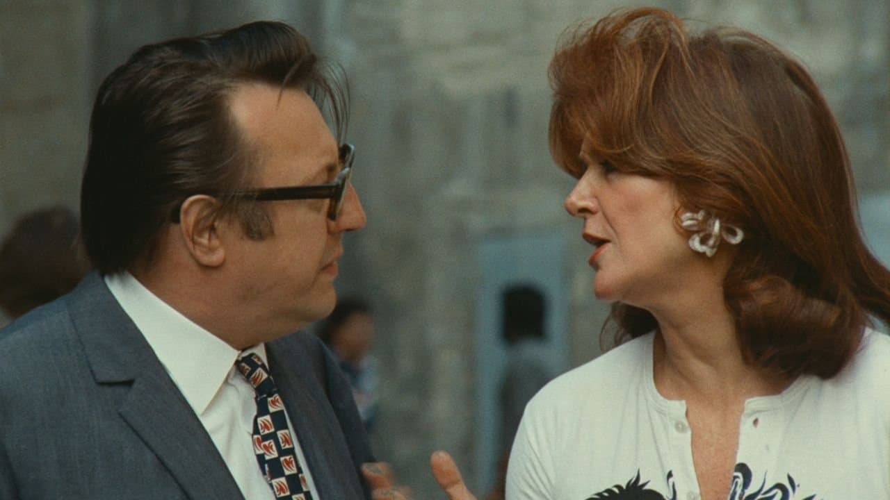 La Raison du plus fou backdrop