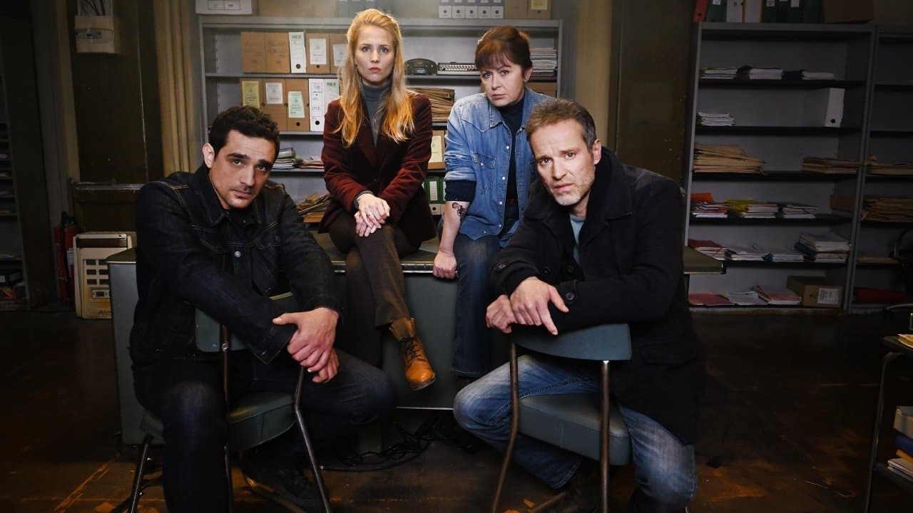 Les invisibles backdrop