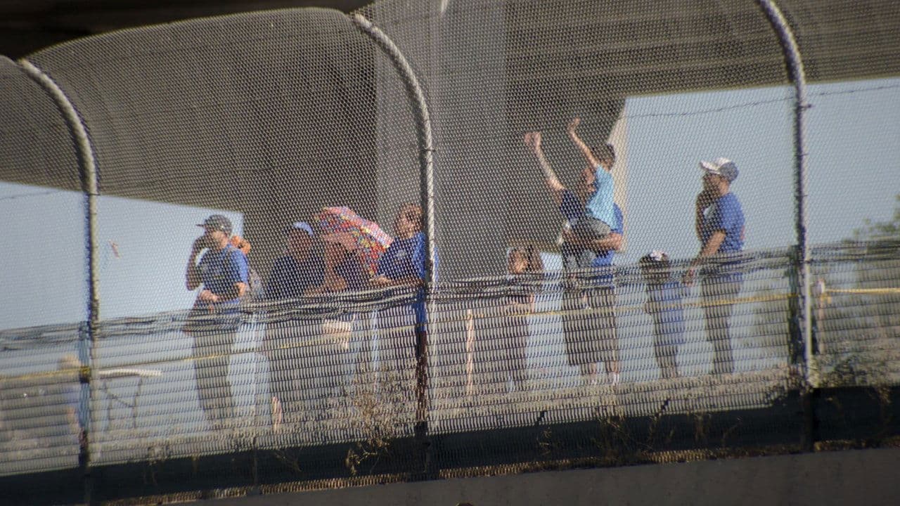 3 minutes ensemble backdrop