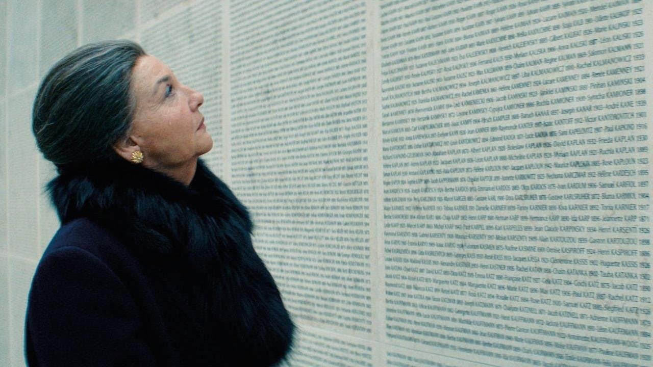 Simone, le voyage du siècle backdrop