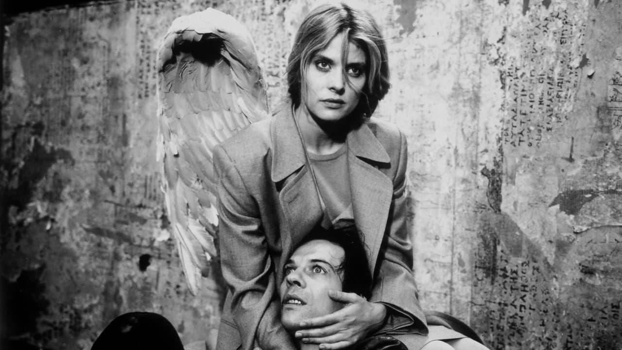 Si loin, si proche backdrop