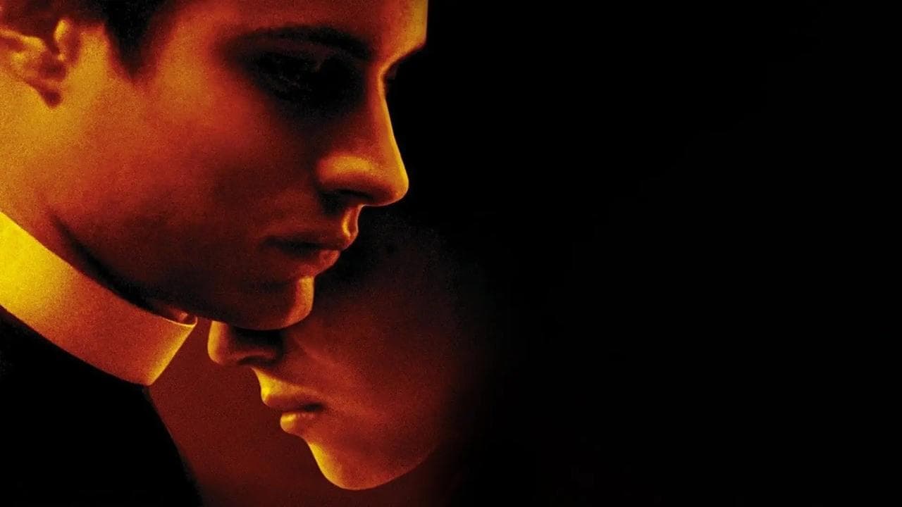 Le Crime du père Amaro backdrop