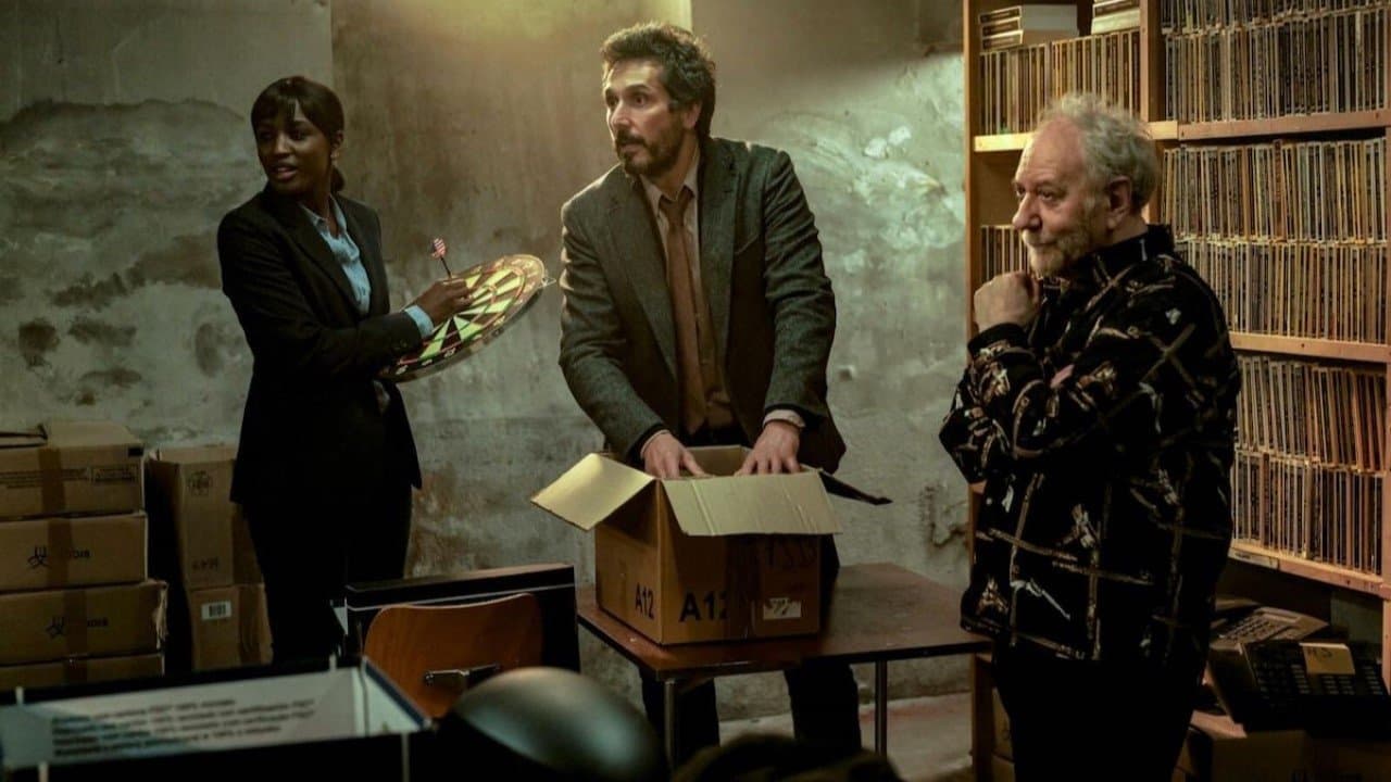 Tout le monde ment backdrop