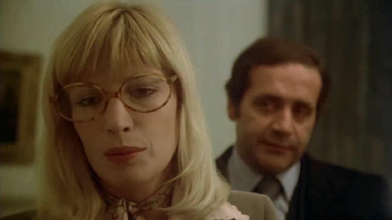 La Raison d'État backdrop