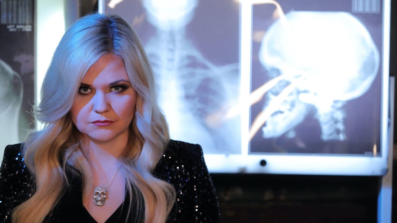 L'étrange vie et mort de... backdrop