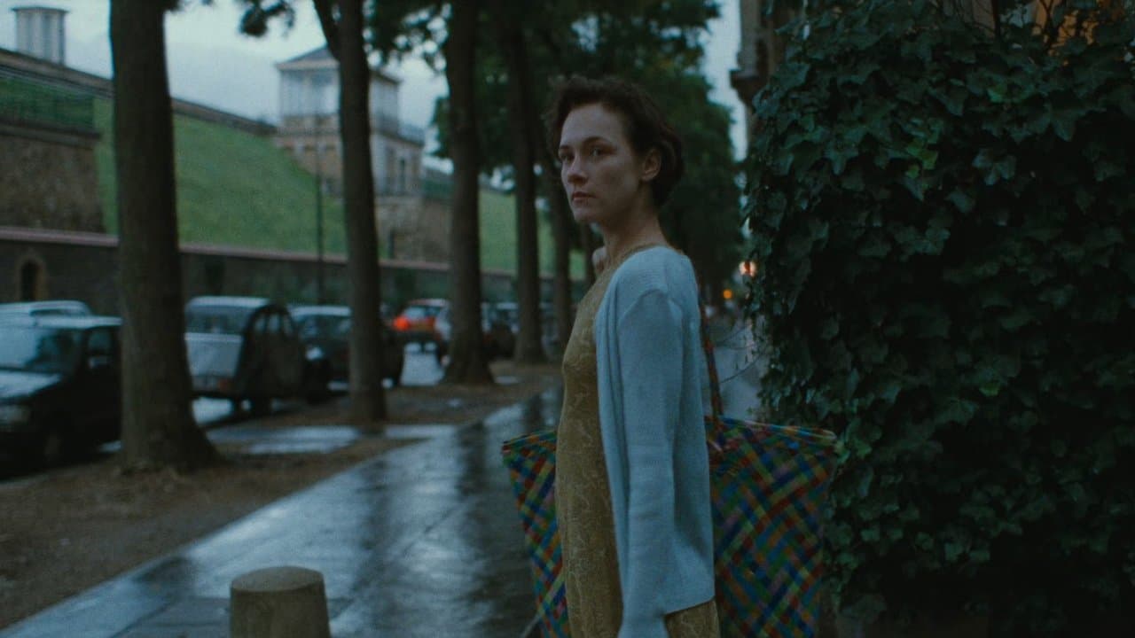 Haut bas fragile backdrop