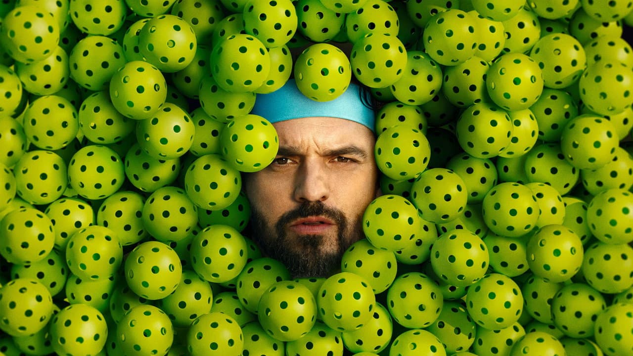 Les Fous du pickleball backdrop
