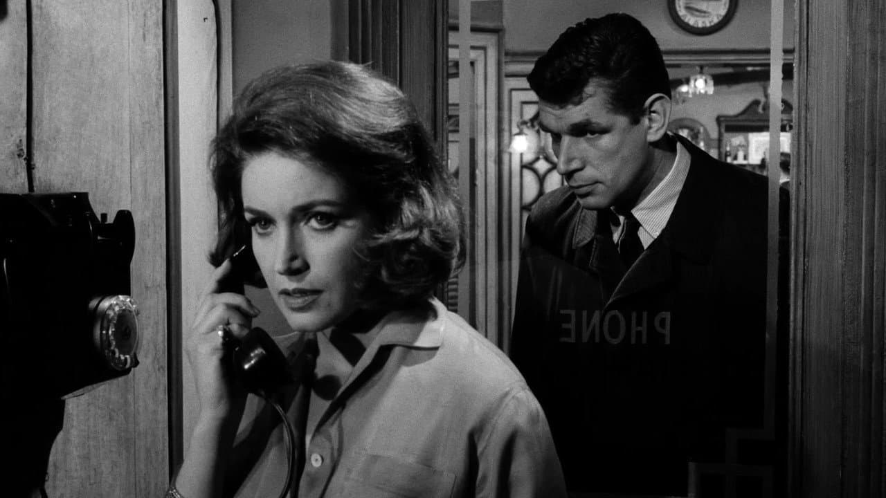 Maigret voit rouge backdrop