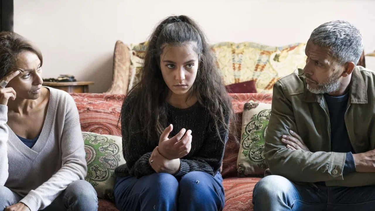 Ne m'abandonne pas backdrop