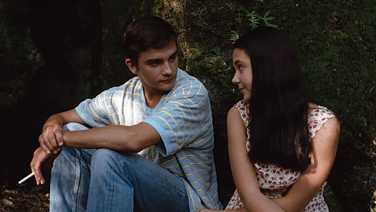 Plus qu'hier moins que demain backdrop