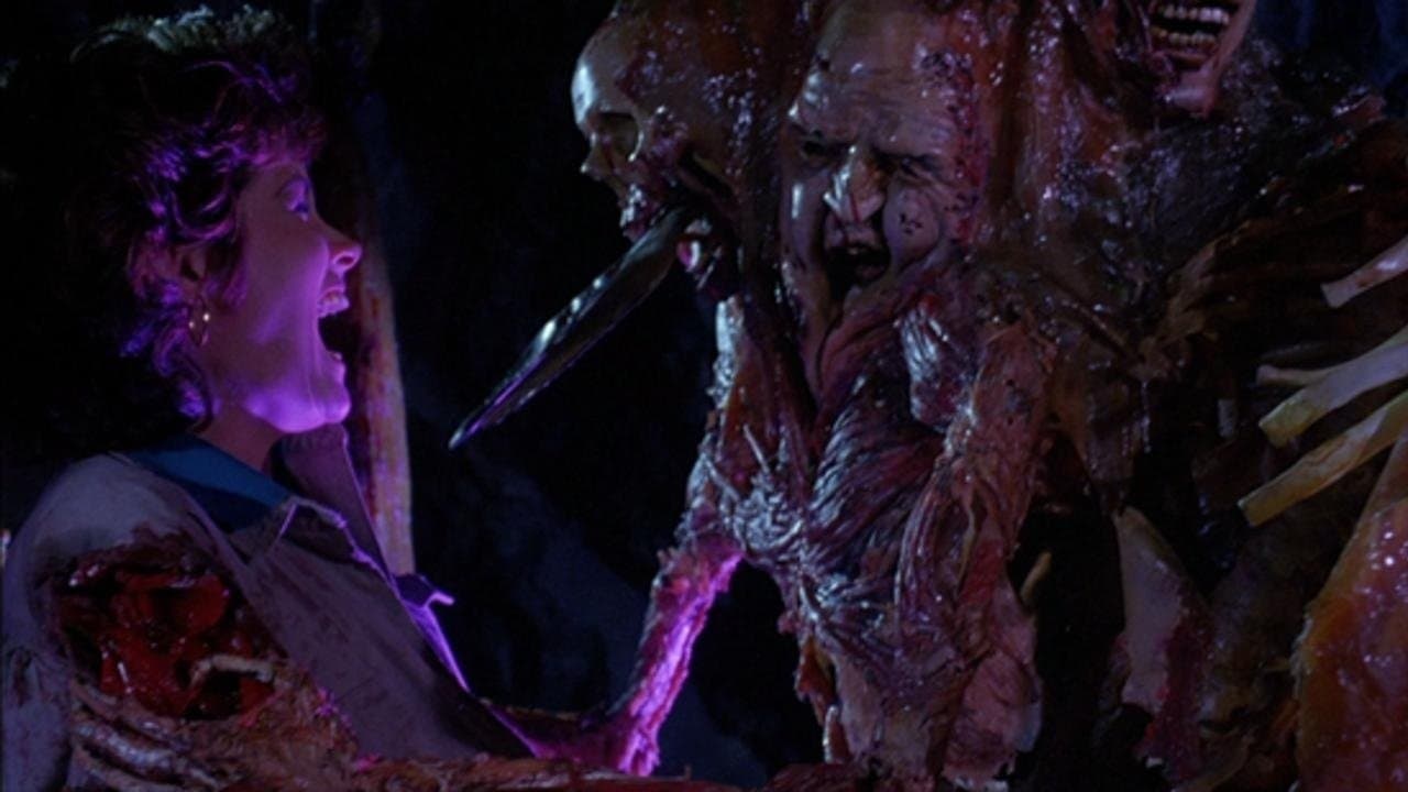 Voyage au bout de l'horreur backdrop