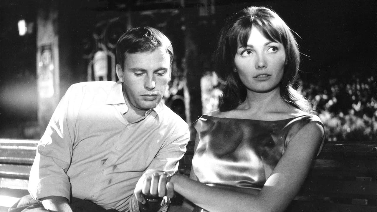 Le Fanfaron backdrop