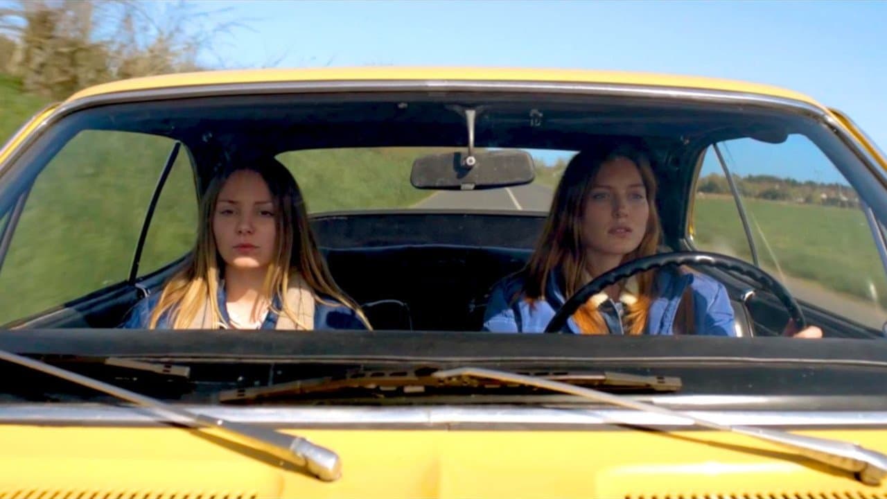 À 2 heures de Paris backdrop