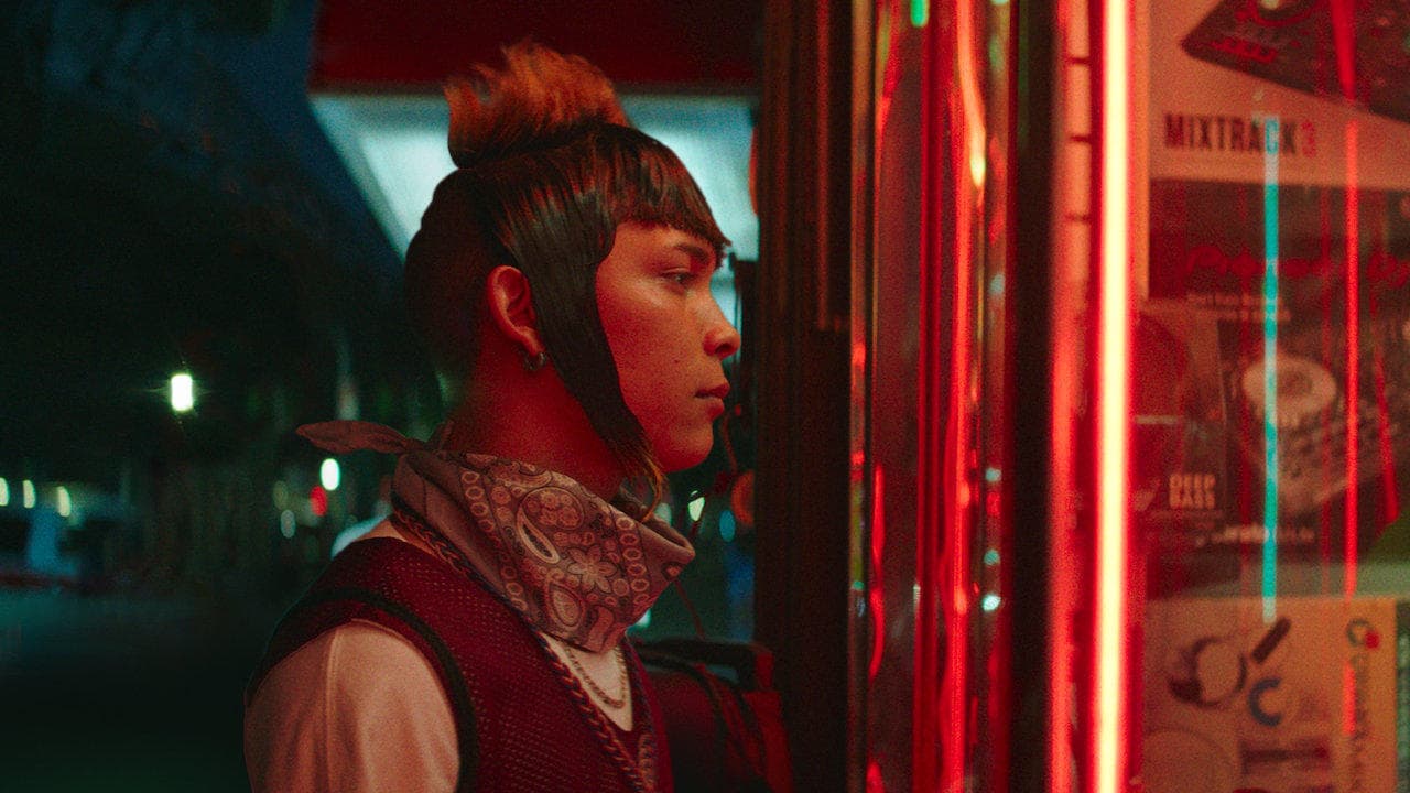 Je ne suis plus là backdrop