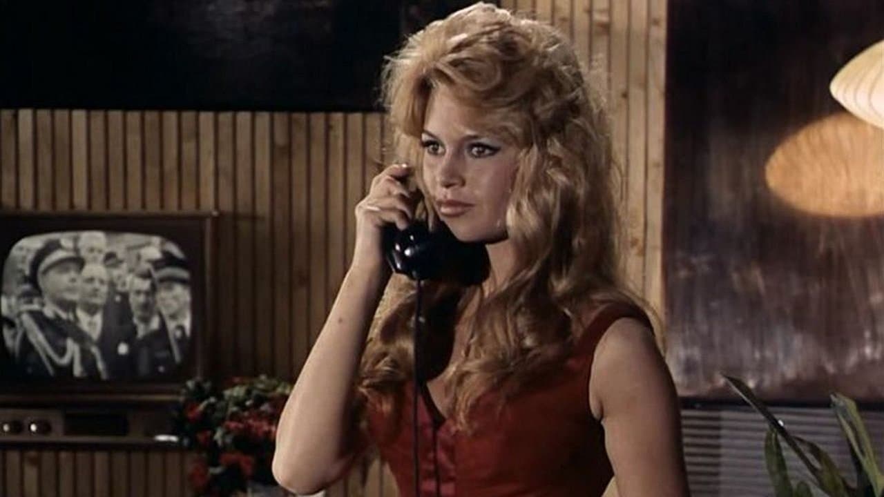 Une Parisienne backdrop