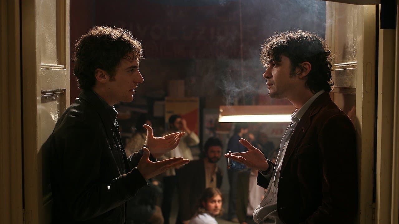 Mon frère est fils unique backdrop