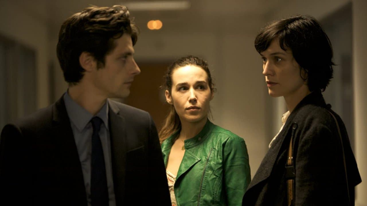 Trois mondes backdrop