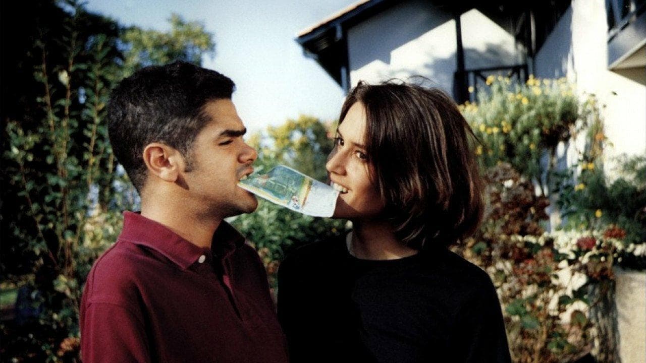 Le Ciel, les Oiseaux et... ta mère ! backdrop
