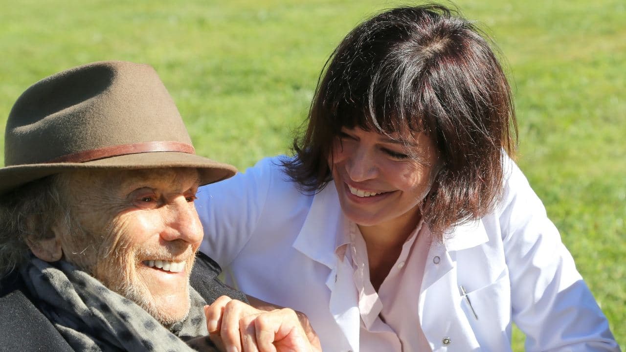 Les Plus Belles Années d'une vie backdrop