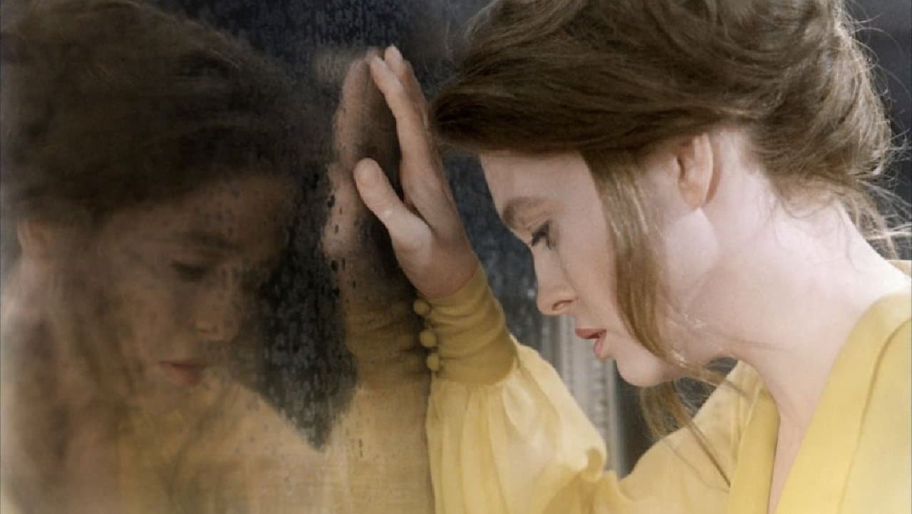 La Maison sous les arbres backdrop