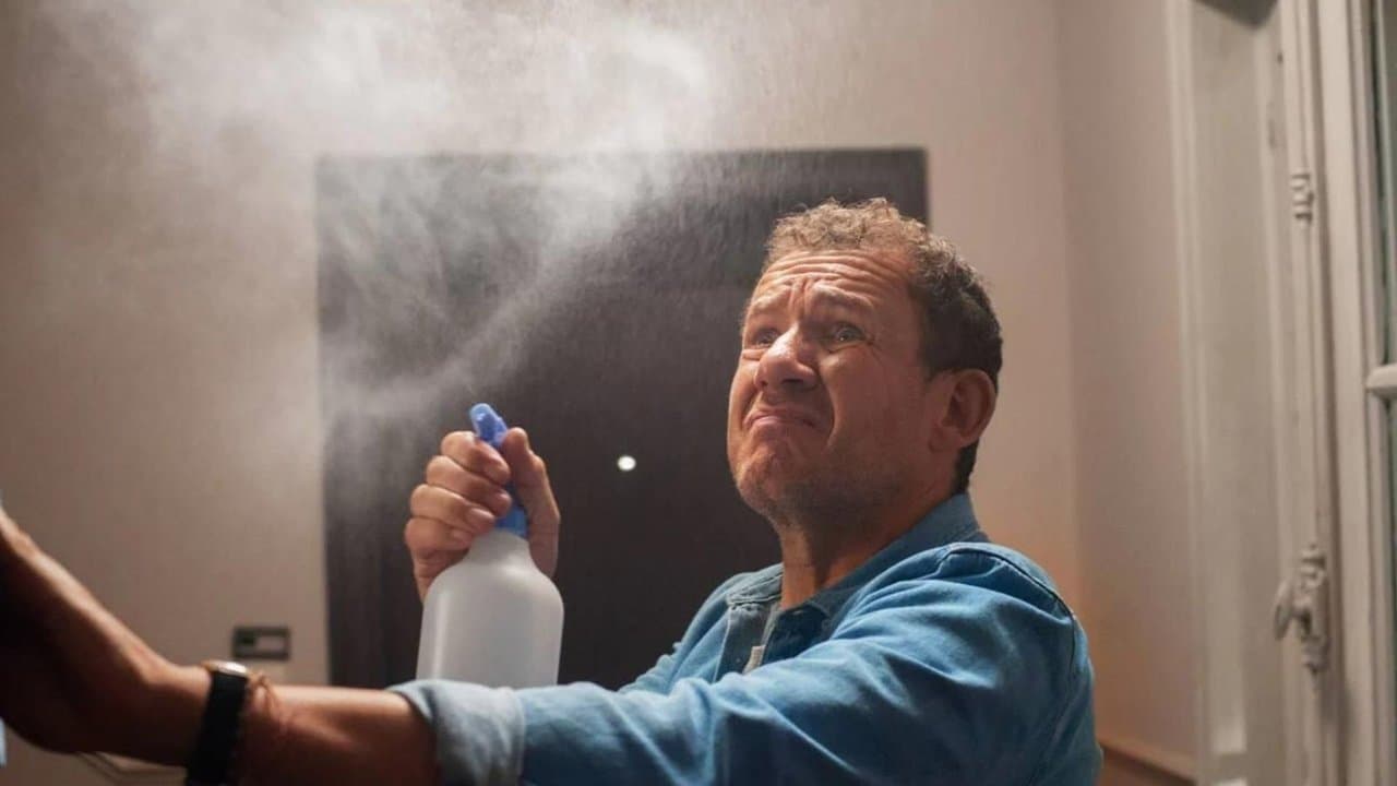 8 Rue de l'Humanité backdrop